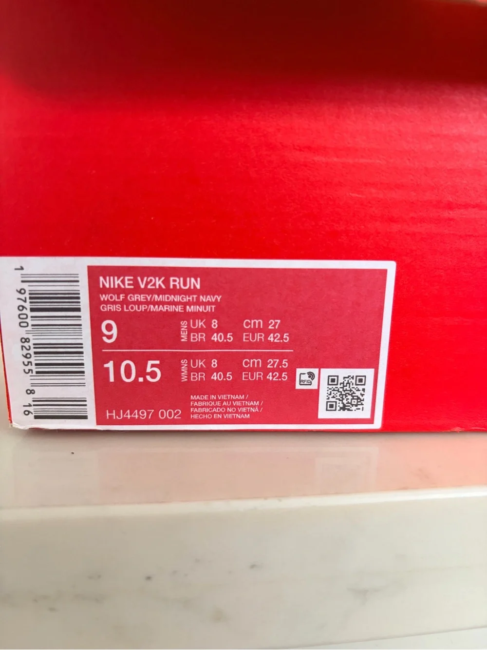 Nike Silver and Navy Mesh Athletic Sneakers